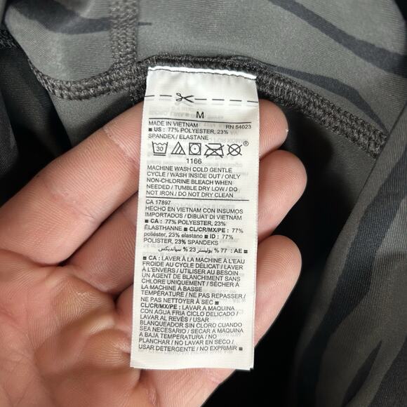 Old Navy NEW Active Powersoft Capri Leggings Women's Medium Gray Zebra Print NWT - Picture 8 of 16